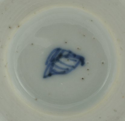 2010C7 Symbol mark: Artemisia leaf, underglaze blue.